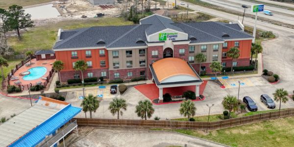 Holiday Inn Express & Suites Winnie