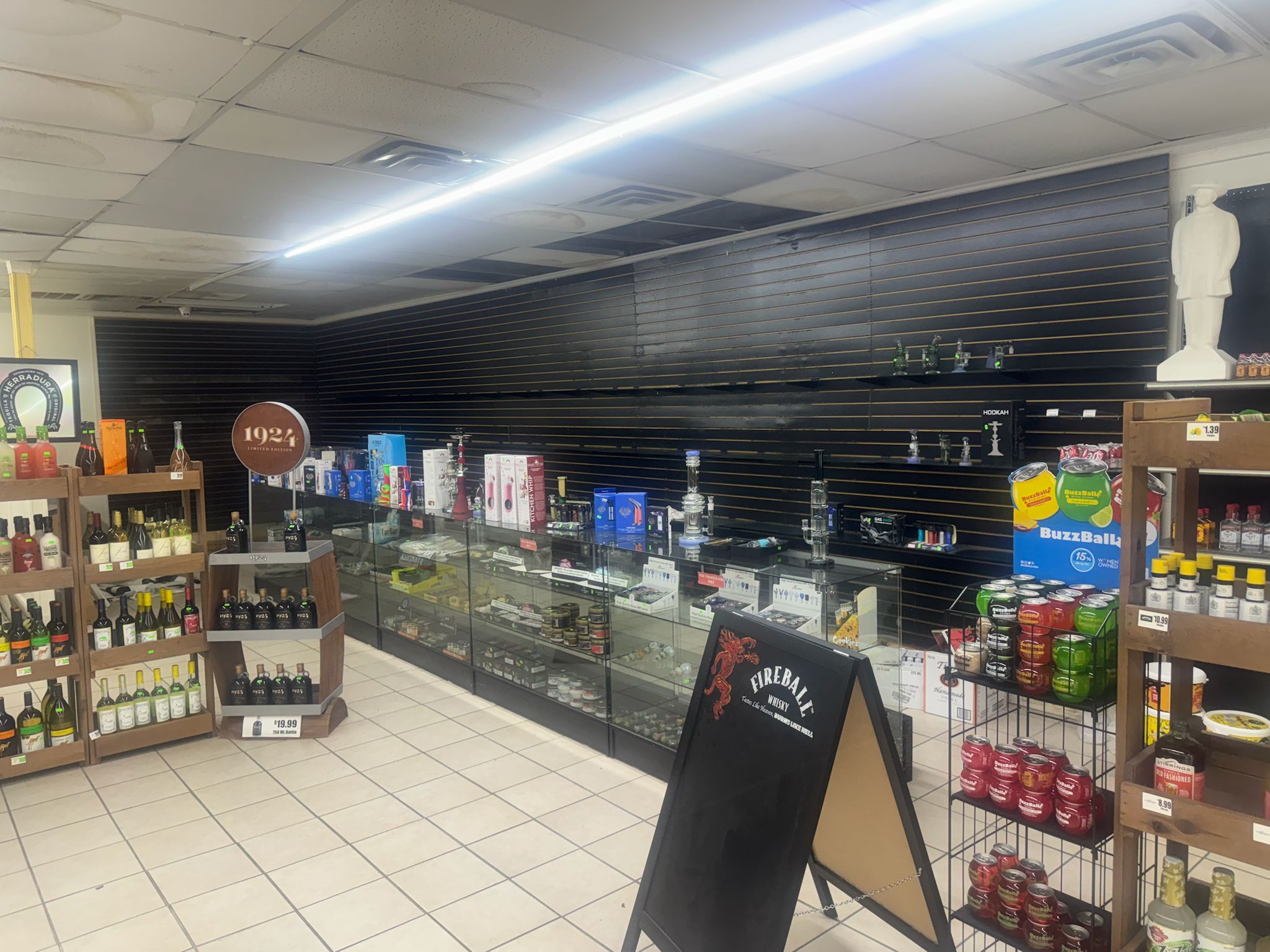 No Jobber Contract! Gas Station & Liquor Store with Property in Tuscaloosa, AL!